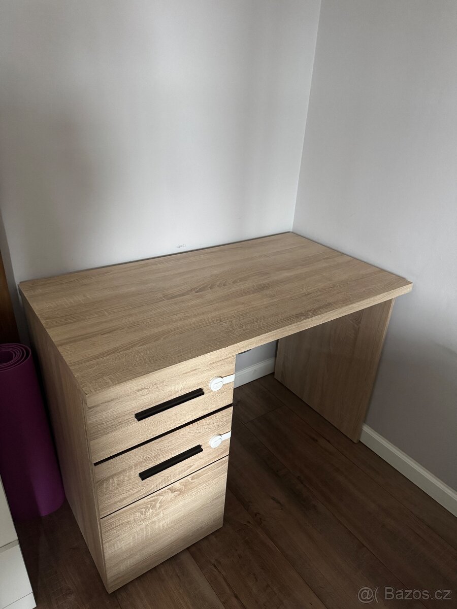Psací/kancelářský stůl - 2