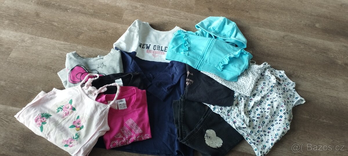 Set dívčího oblečení velikost 128 - 2