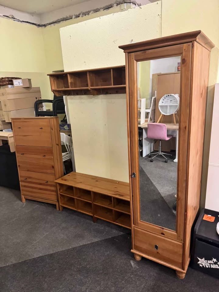 Pěkná Předsíňová sestava Ikea Leskvik skříň, botník , lavičk - 2