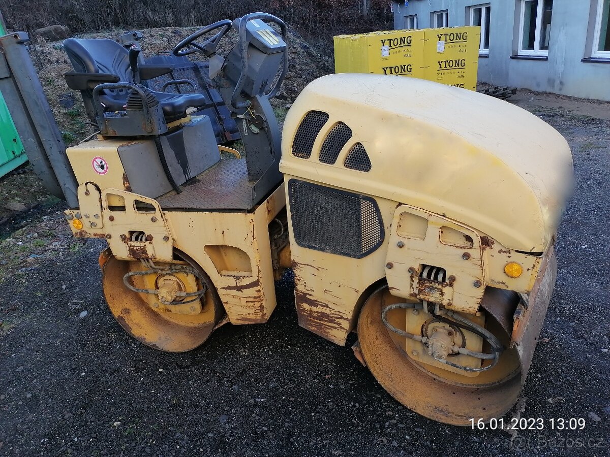 Vibrační válec Stavostroj STA VH250, motor Deutz olejem chla - 2