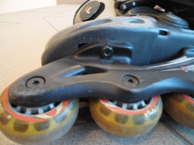 Dětské kolečkové brusle Fila, vel. 29-32, ulomená přezka - 2