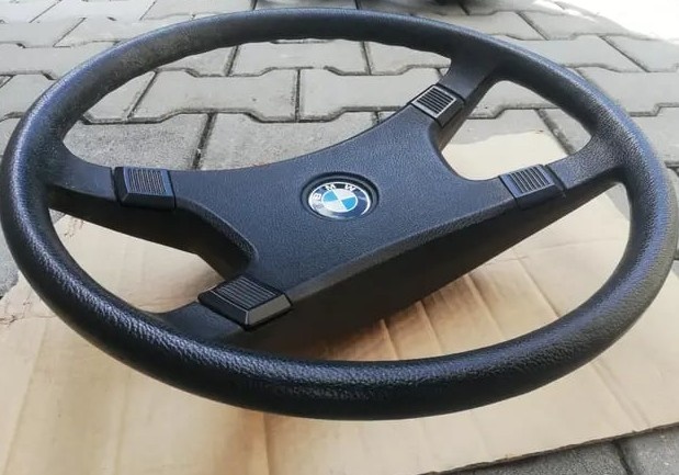 Dobový volant pro vozidla BMW 635 Csi a další. - 2