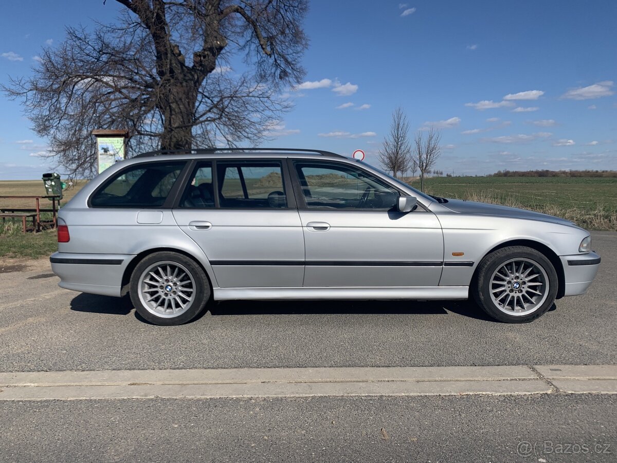 BMW E39 528ia - 2