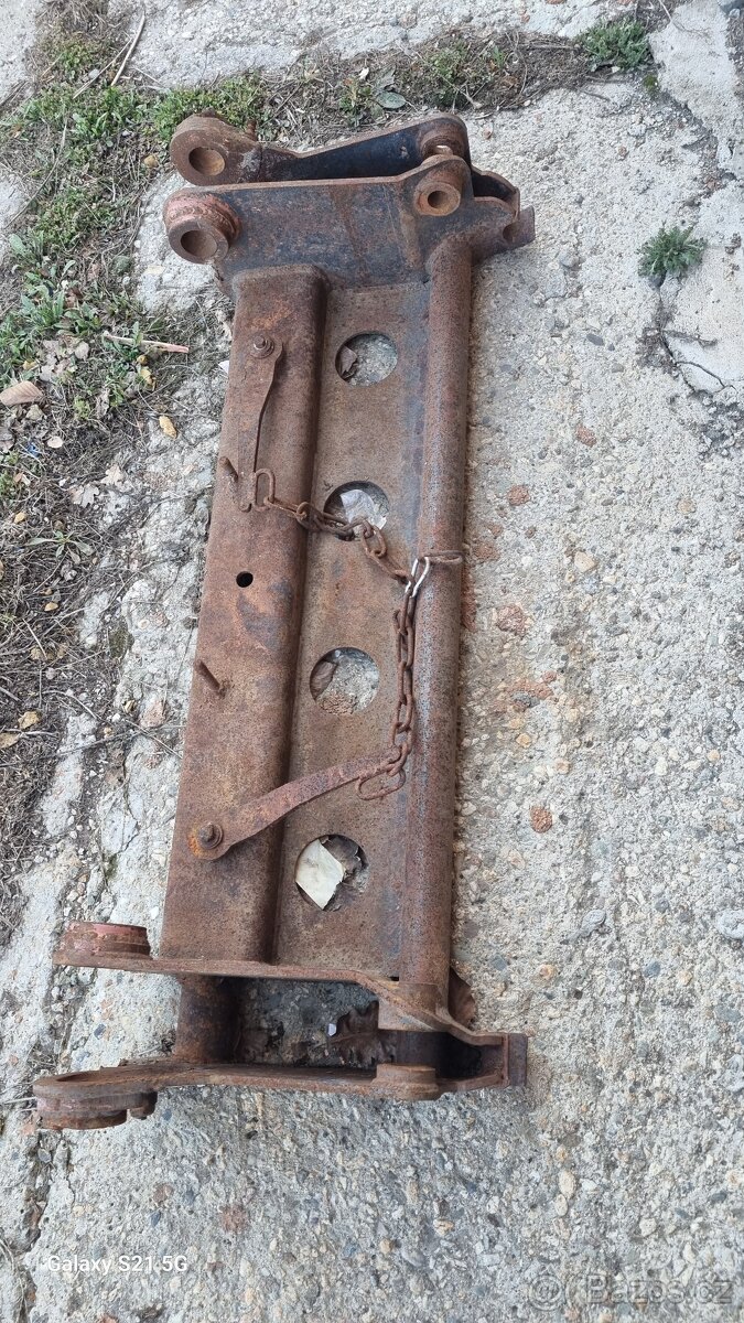 Rychloupínák - Locust 752, smykový nakladač - 2