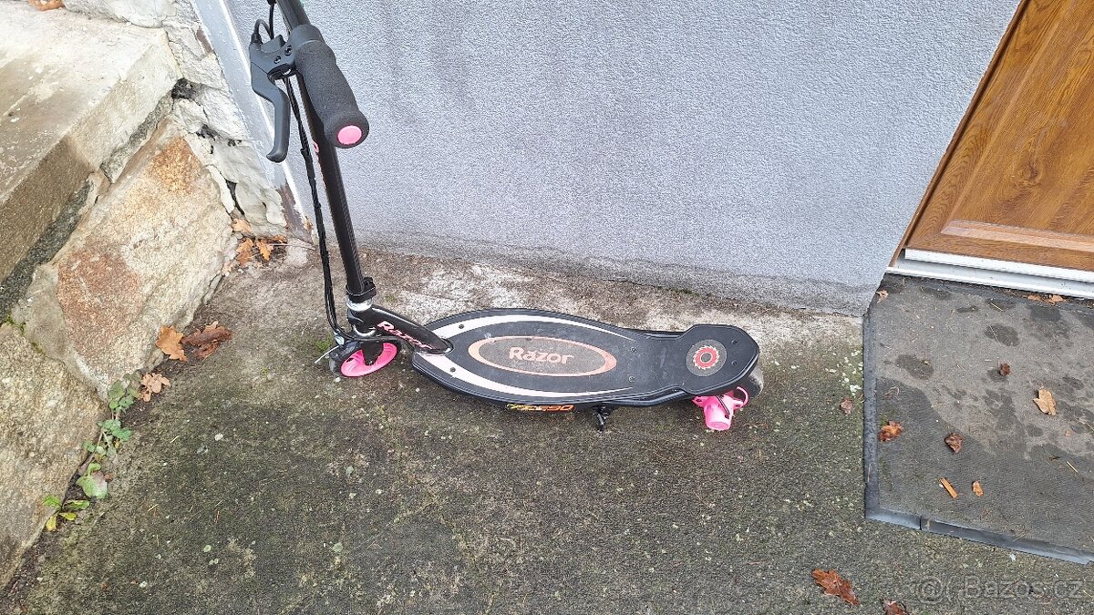 Dětská elektrická koloběžka Razor - 2