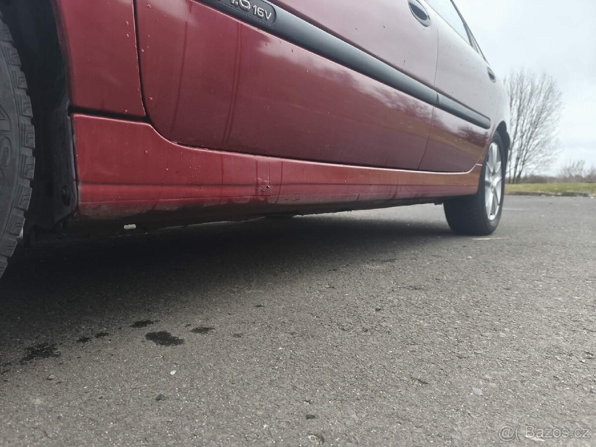 Renault laguna 16.16. benzín - 2