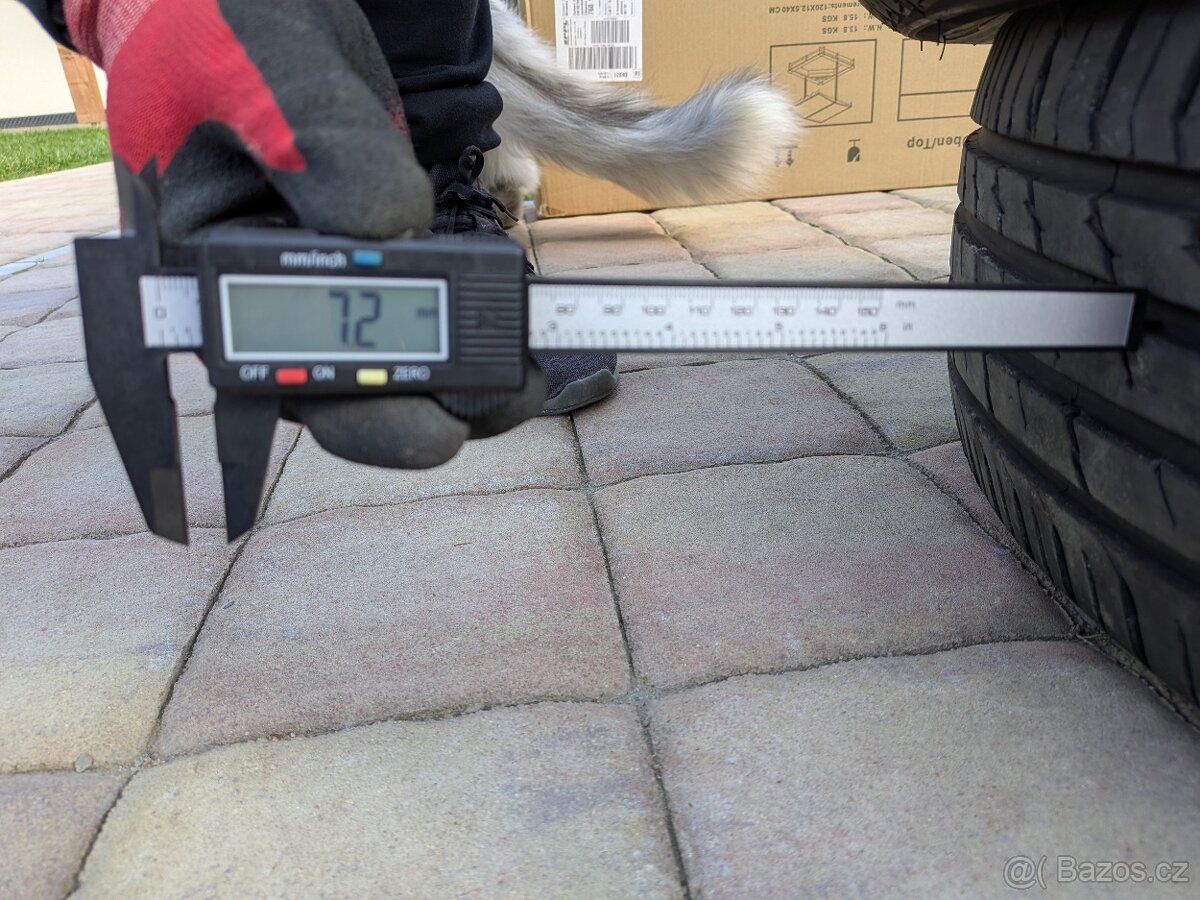 Pneu letní 215/65 R17 - 2