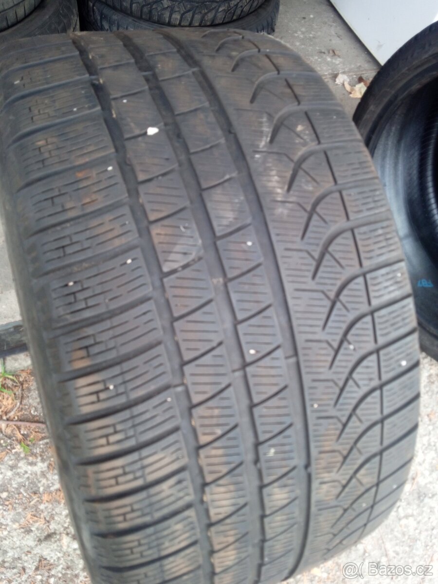 Prodám 2x zimní pneu 305/30/21 - 2