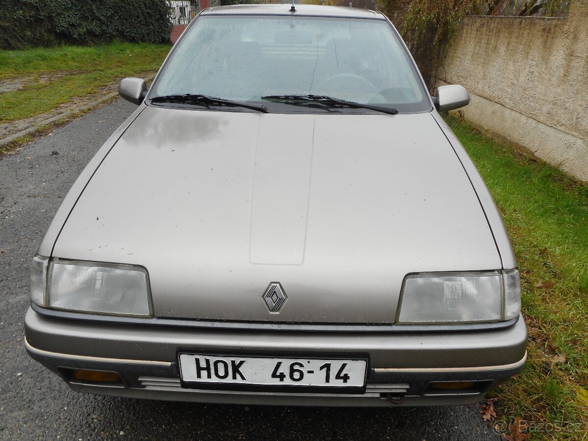 Renault 19 I světle hnědá metalíza - 2
