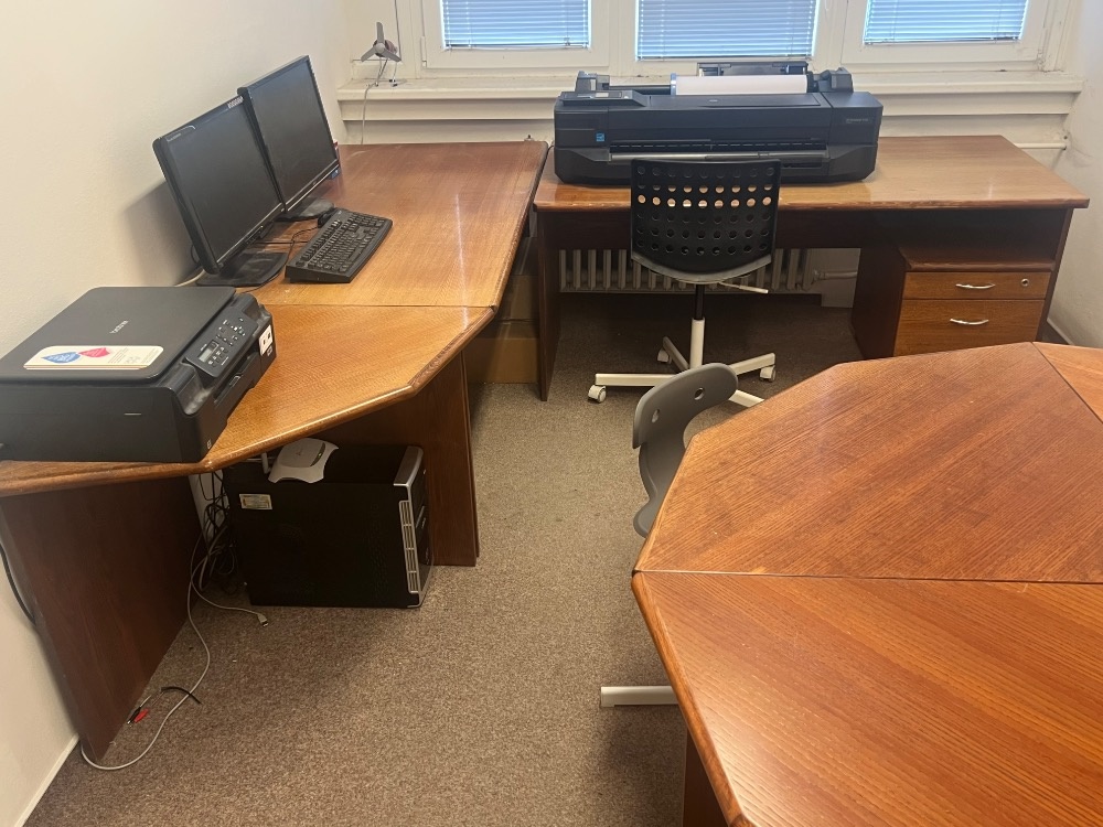 KANCELÁŘSKÝ NÁBYTEK - 2