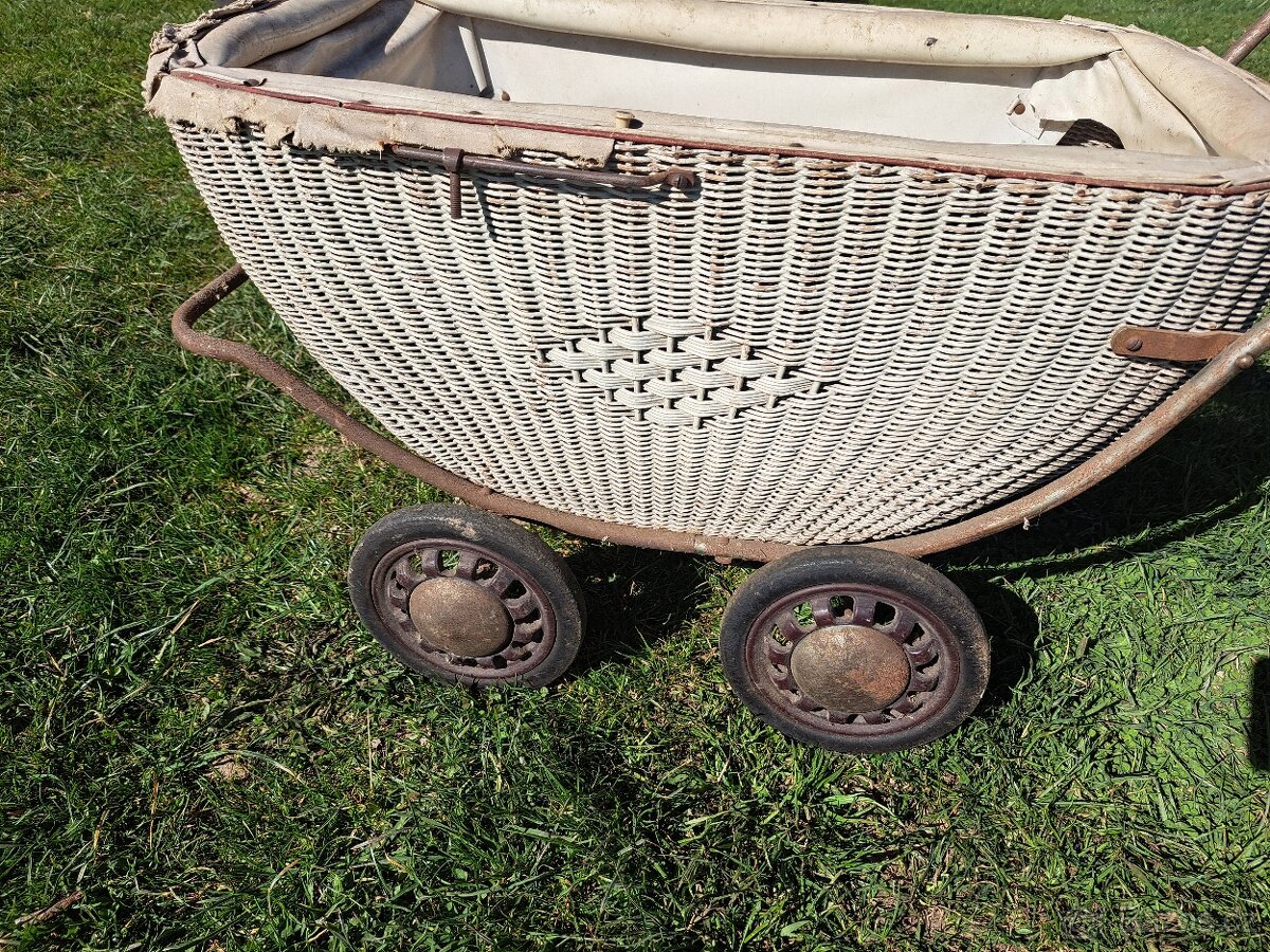 Starožitný kočárek - 2