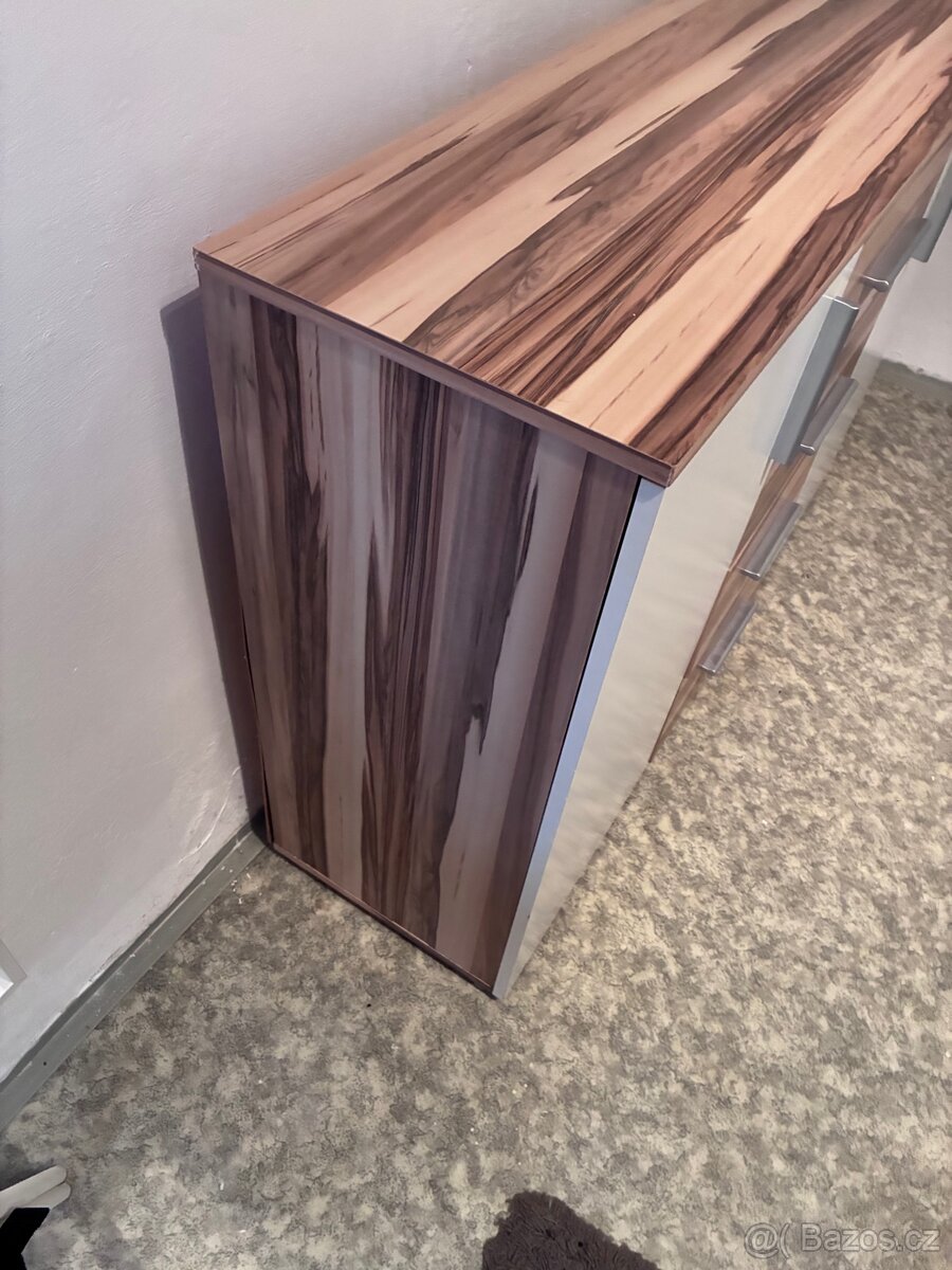 Komoda - 2