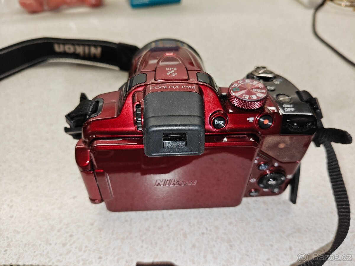 Nikon Coolpix P520 - 2