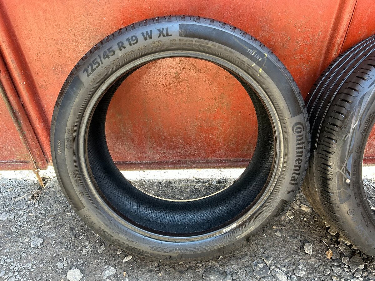 Prodám gumy 225/45/19 Continental - 2