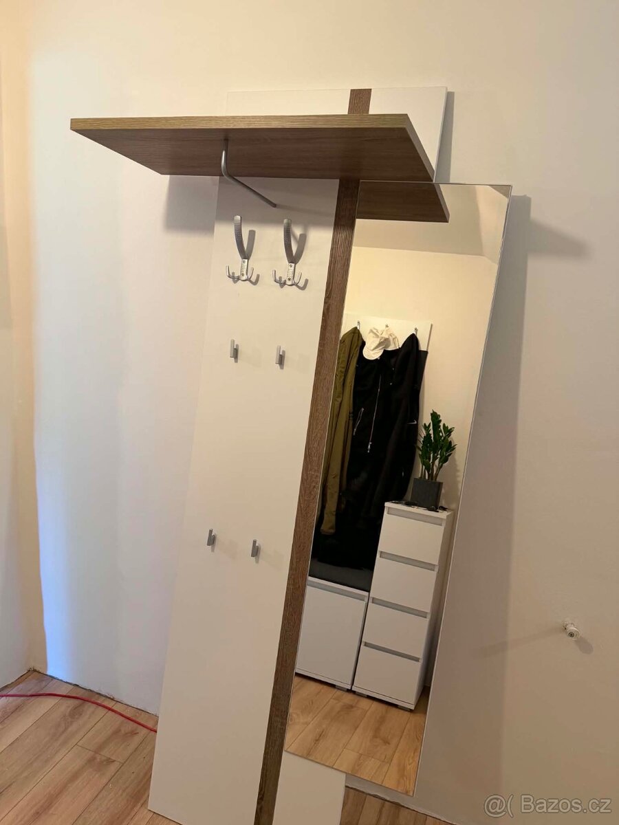 Věšáková stěna - 2