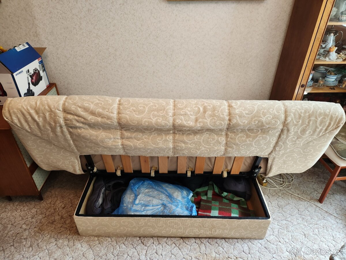 Rozkládací gauč a taburet - 2