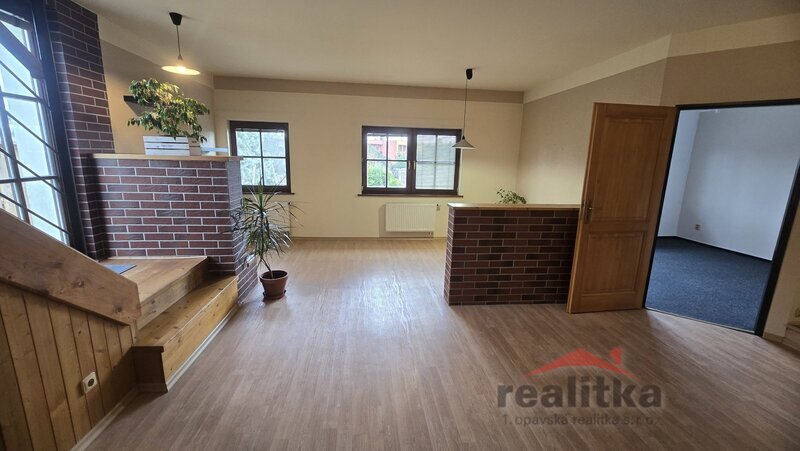 Pronájem bytu 3+kk 85m2, s terasou 15m2 a zahradou, Opava, u - 2