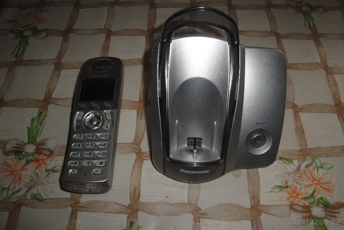 Stolní telefon Panasonic KX-TCD300 - 2