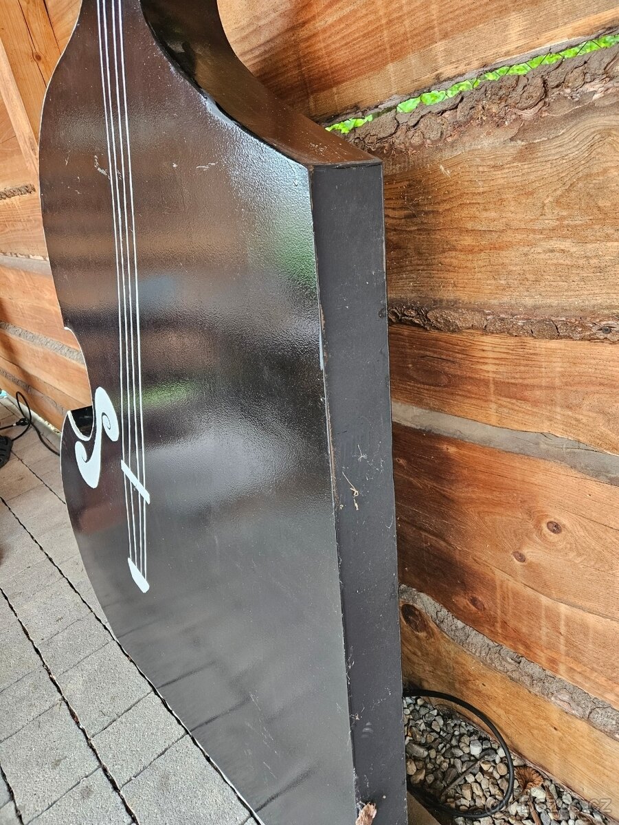 Stylová plechová dekorace KONTRABAS. - 2