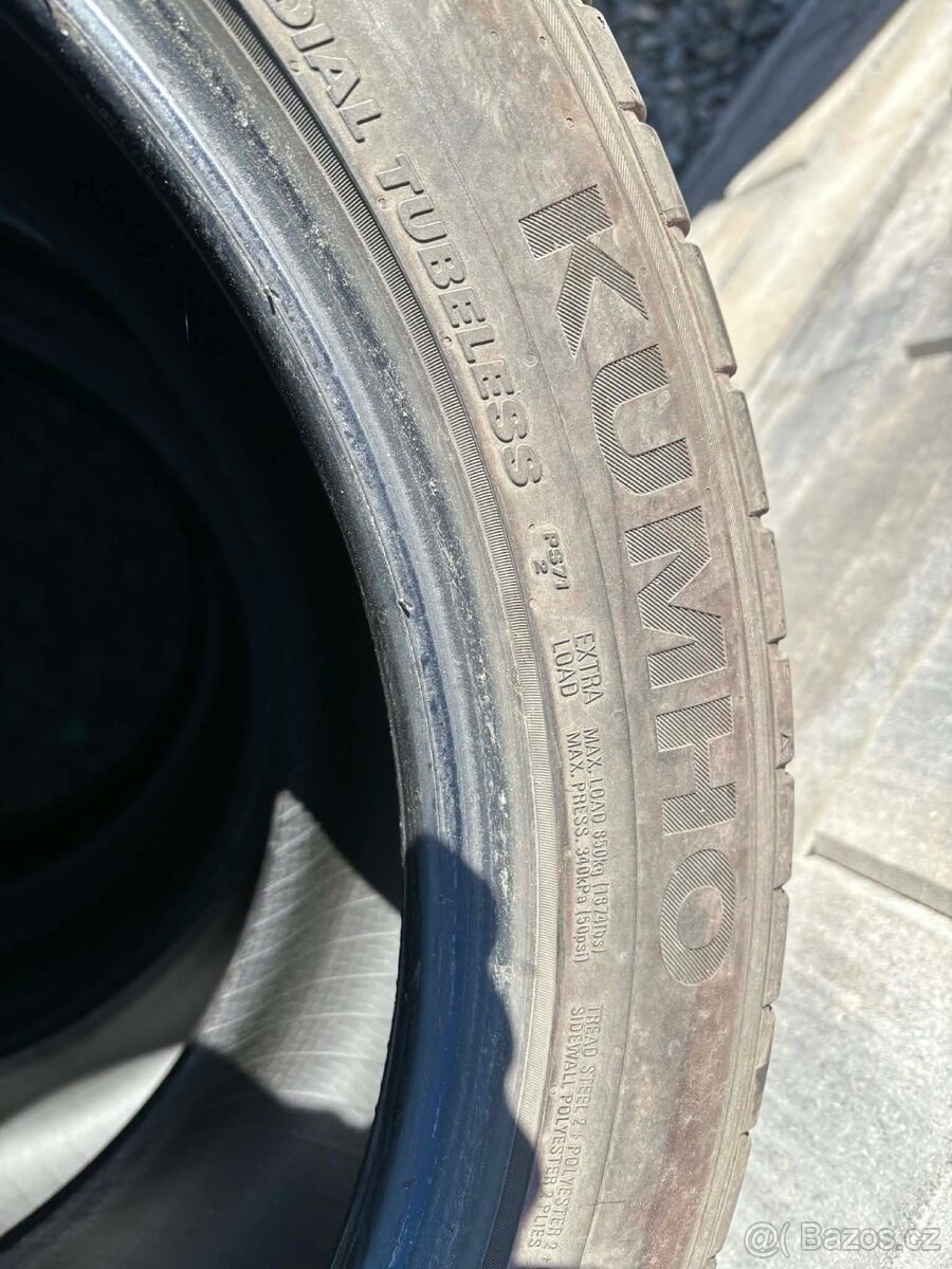 Kumho 245/45/R19 - 2