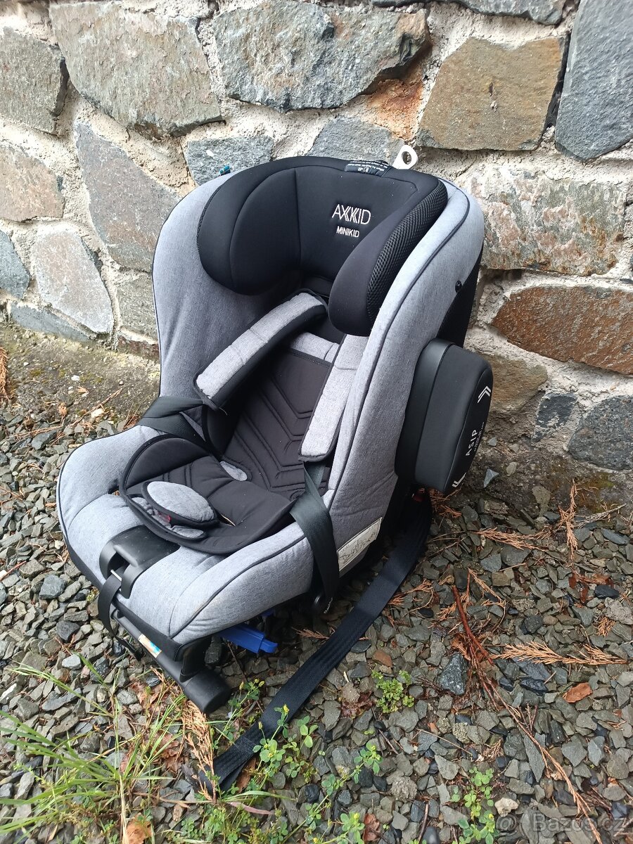 Autosedačka AXKID Minikid 0-25 kg protisměrná - 2