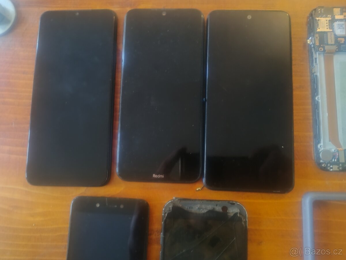 Prodám tyto mobilní telefony Nefunkční - 2