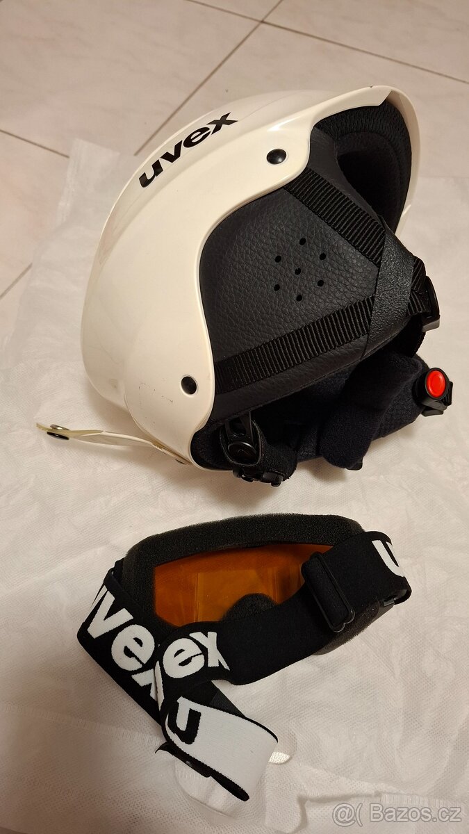 Lyžařská helma / přilba UVEX - 2