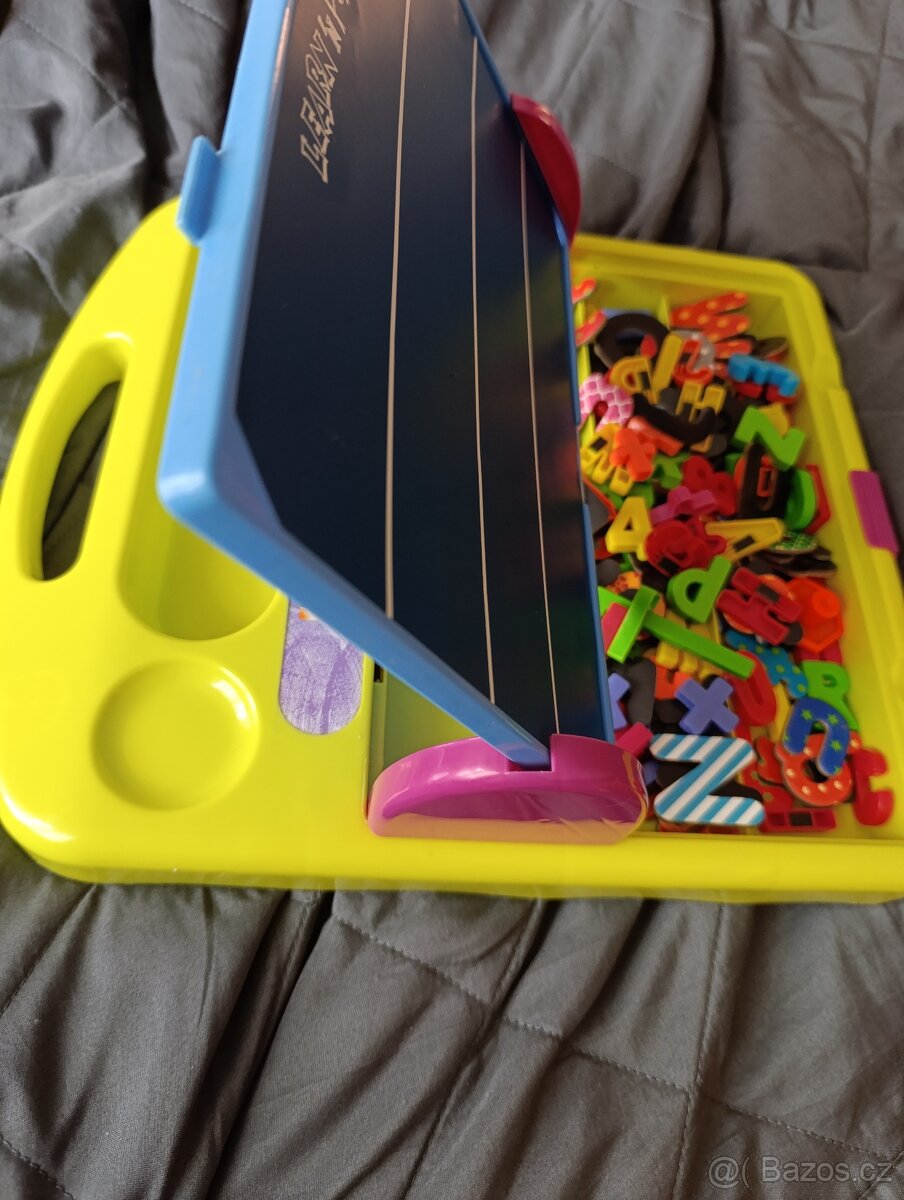 Plastová magnetická tabule s písmeny a čísly Learn&Play - 2