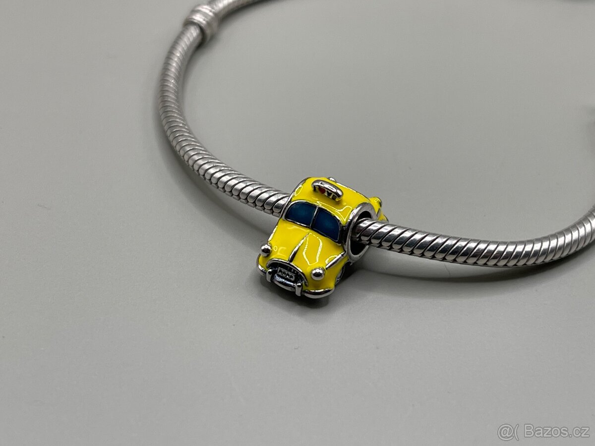 Stříbrné autíčko taxi - 2