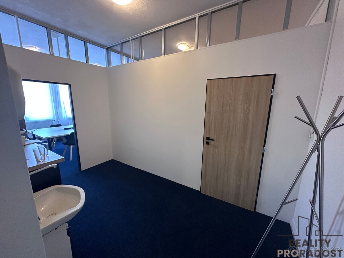 Pronájem skladových prostor - kanceláře 38m2 - 2