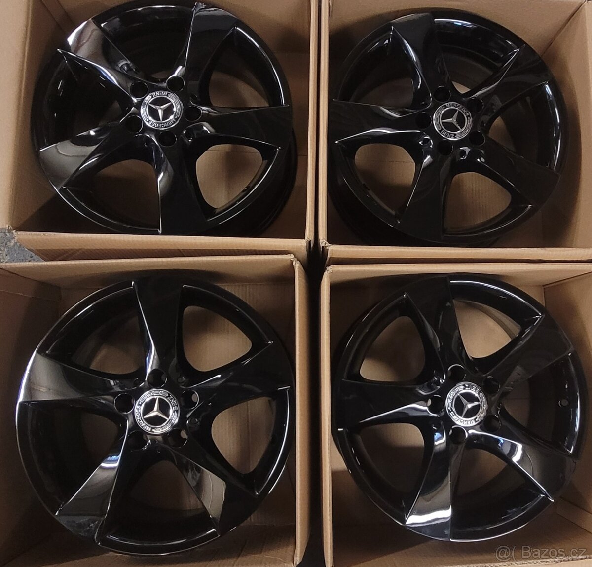 Mercedes Benz V-class W447,alu 17',černé,senzory - 2
