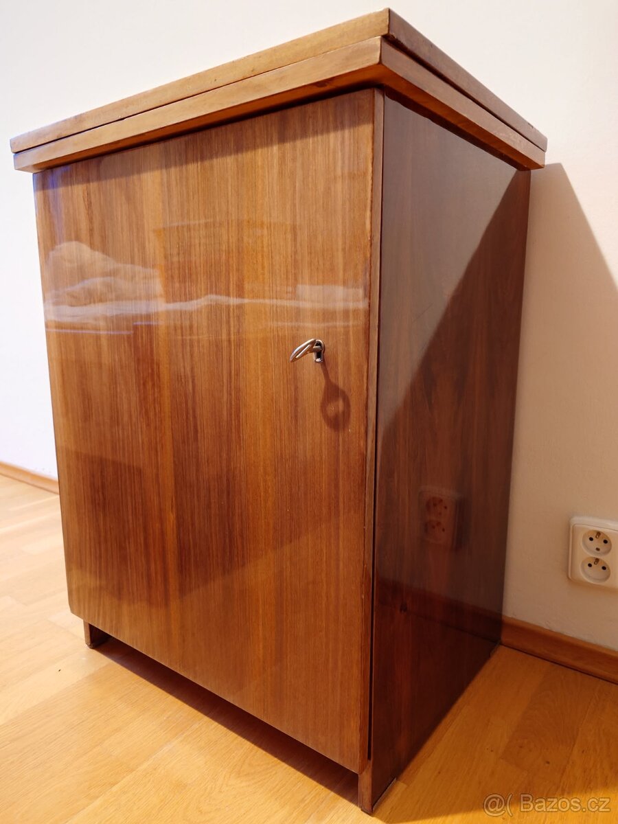 SKŘÍŇOVÝ ŠICÍ STROJ - 2