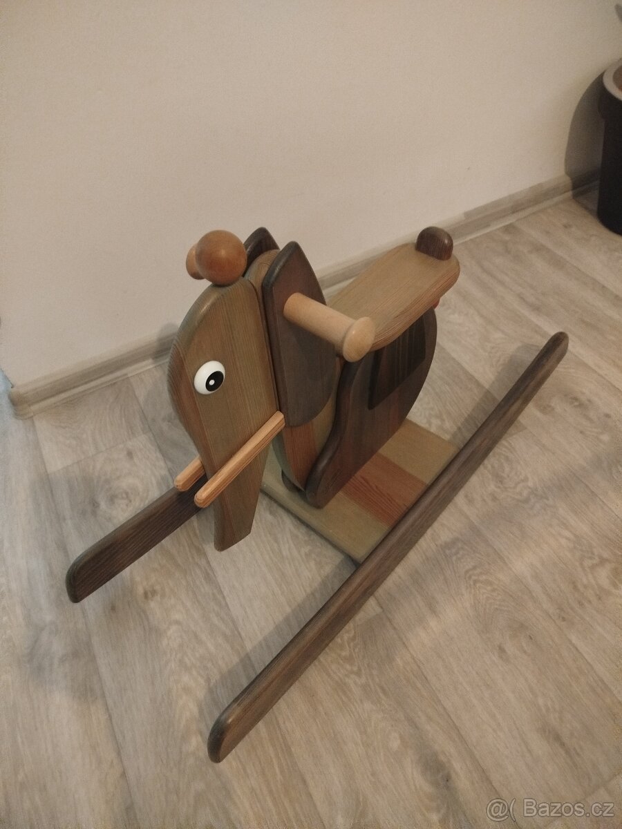 Dřevěný houpací slon - 2