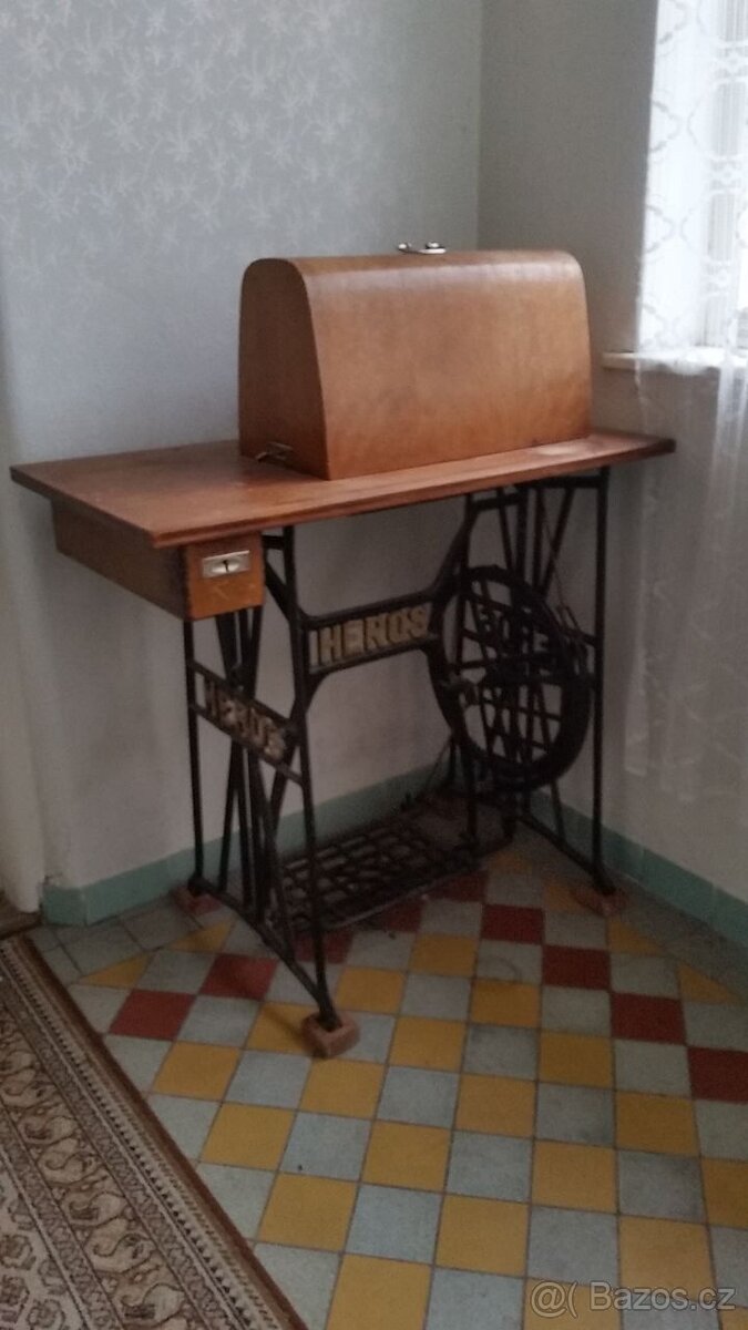 HEROS - šlapací šicí stroj vč. stolku - 2