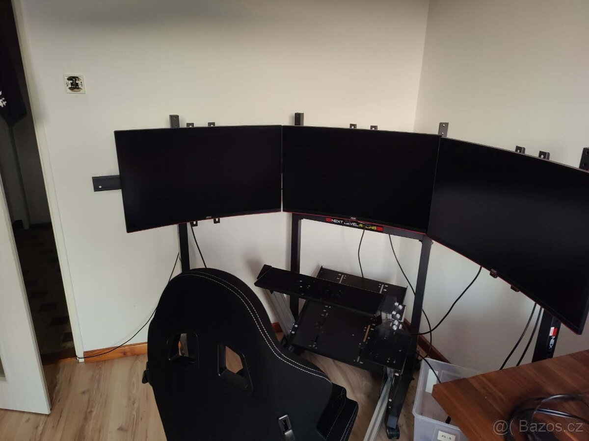Playseat a triplestand monitory - 2
