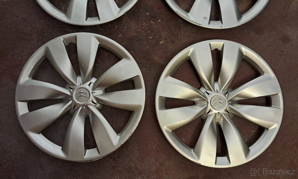 4 kusy poklice Citroen 15" - 2