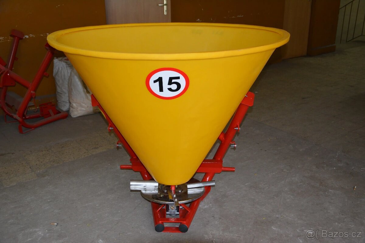 Rozmetadlo hnojiv 300 a 500 l - 2