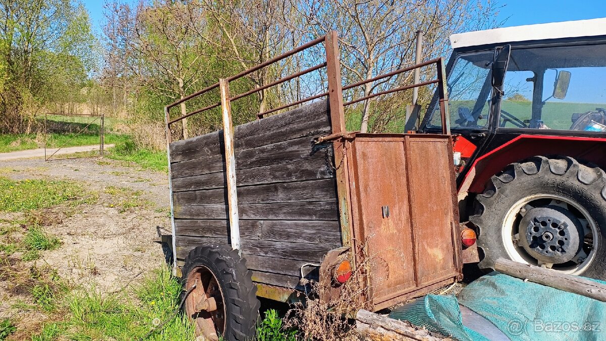 Vlečka na převoz dobytka. - 2