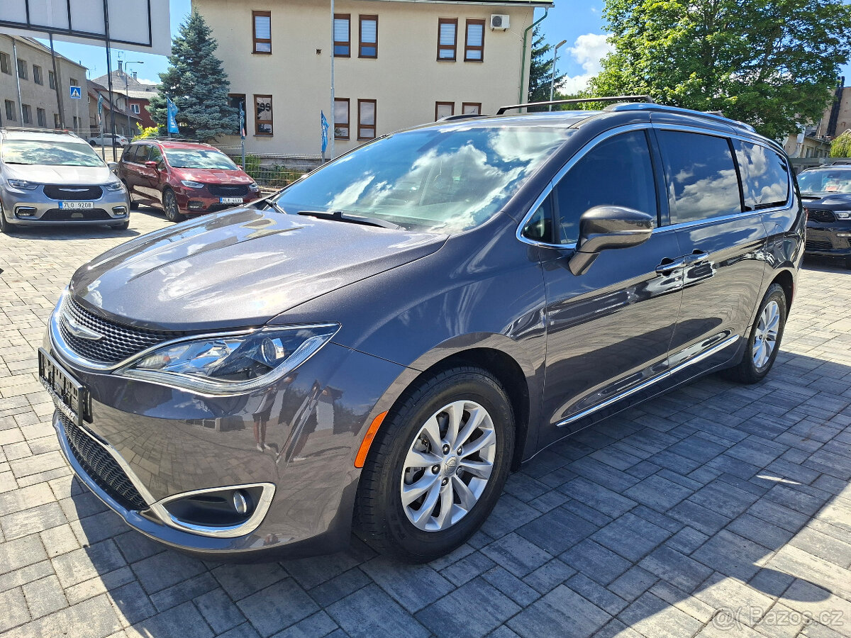 Chrysler Pacifica 3,6L V6, 8míst, android, DVD, Top výbava - 2