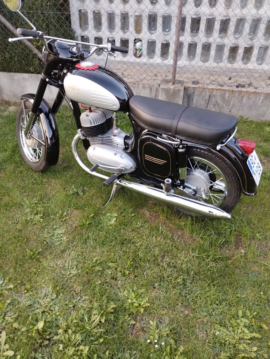 Jawa Panelka 350/360 s doklady - 2