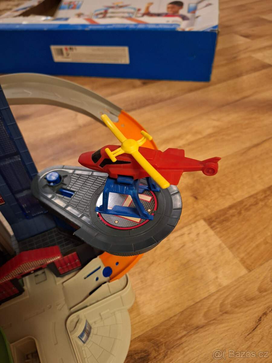 Hot wheels garáž - 2