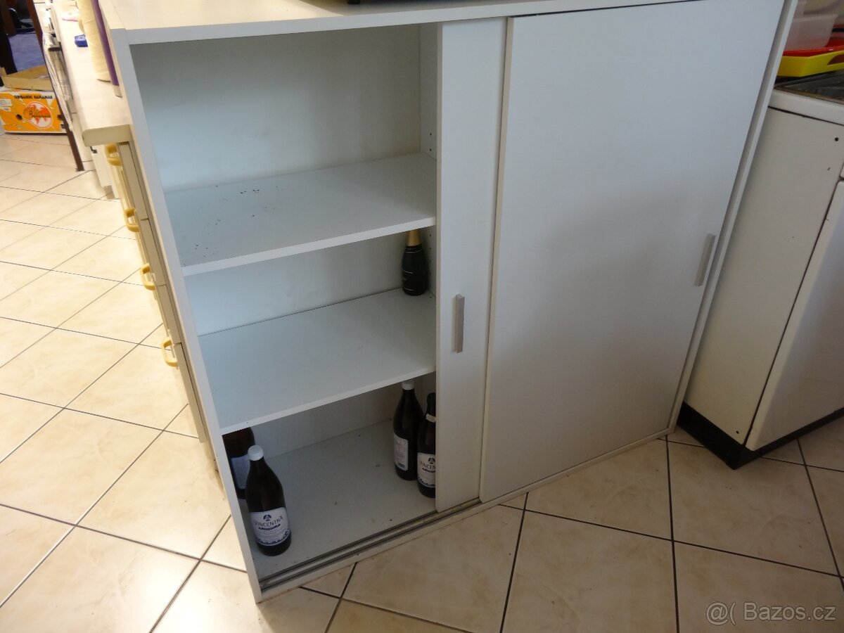 Přenechám kuchyňské skříňky - 2