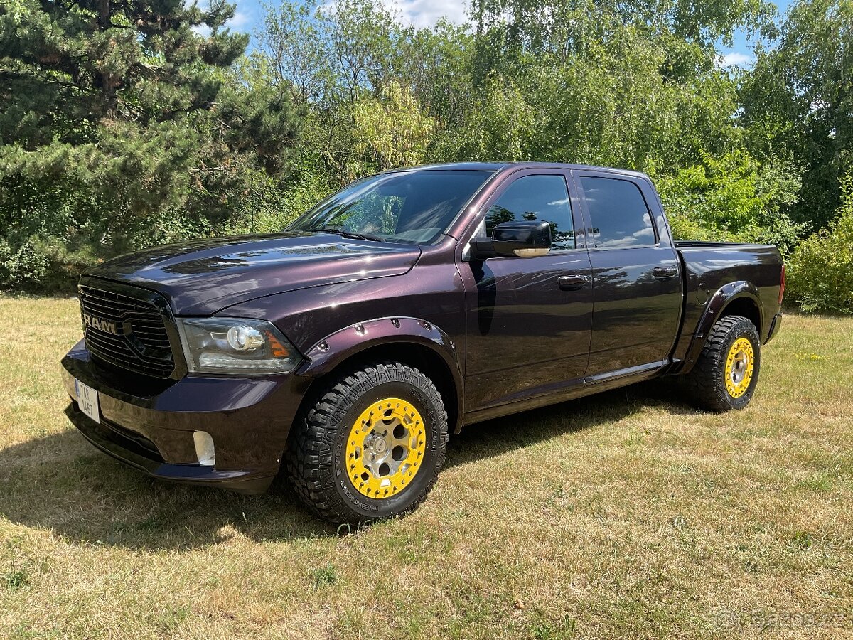 DODGE RAM 1500 5,7 HEMI SPORT