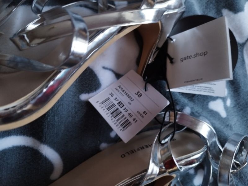 Prodám nové společenské dámské stříbrné střevíčky v.38 - 2