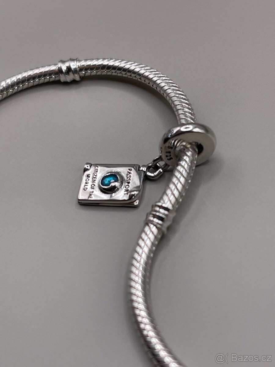 Stříbrný přívěsek č. 11 - cestovní pas - 2