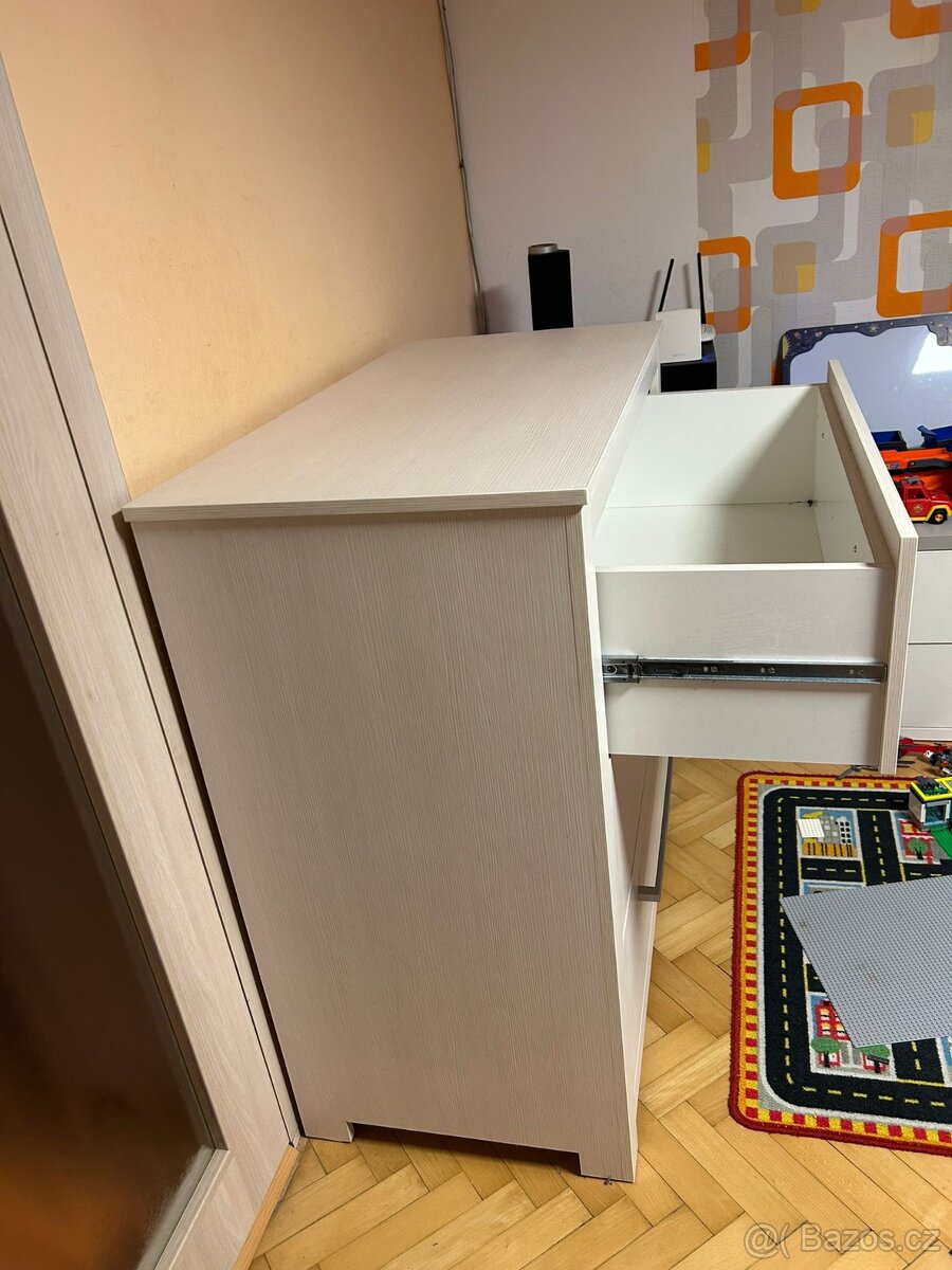 Prodám komodu 111 (š), 110 (v), 55 (h) cm - 2