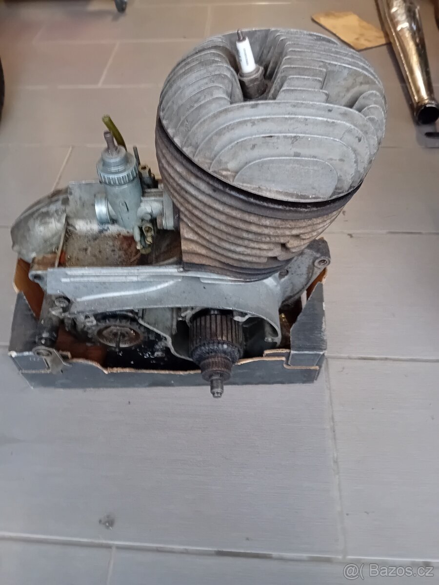 Jawa 250 panelka motor - 2