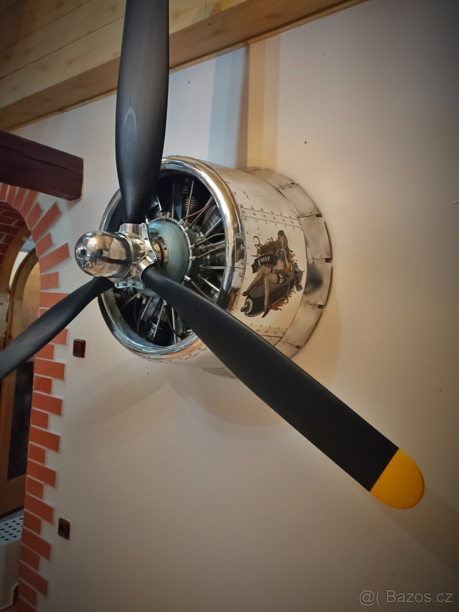 Dekorační letecký motor B17. - 2