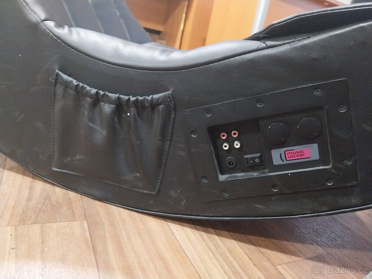 Houpací křeslo s reproduktory - 2