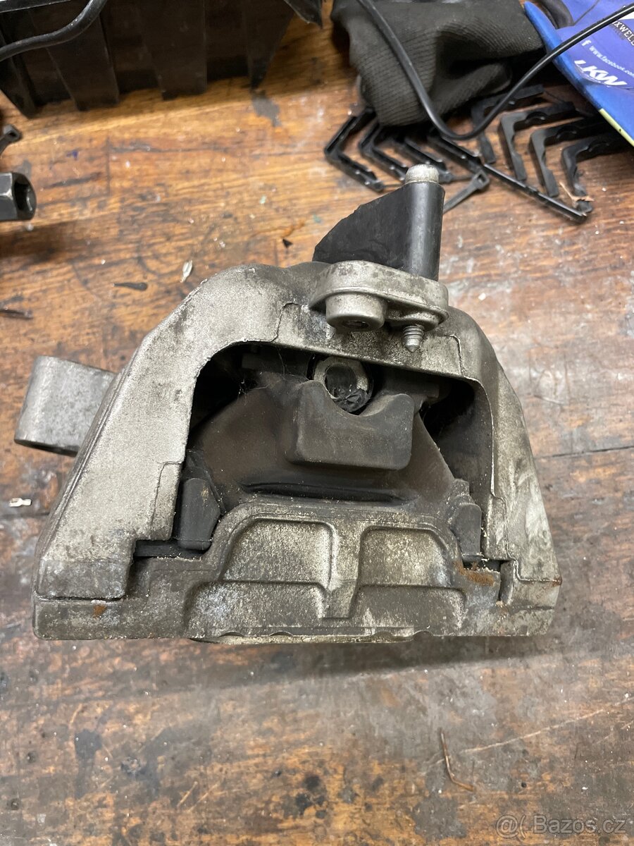 Uložení motoru Octavia 1 / golf 4 - 2